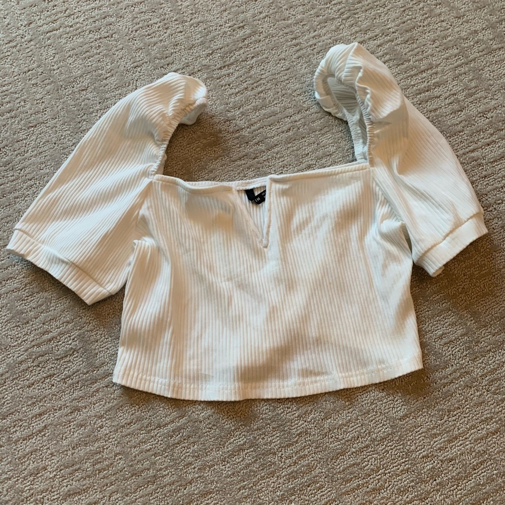NWT knotched cap sleeve crop top